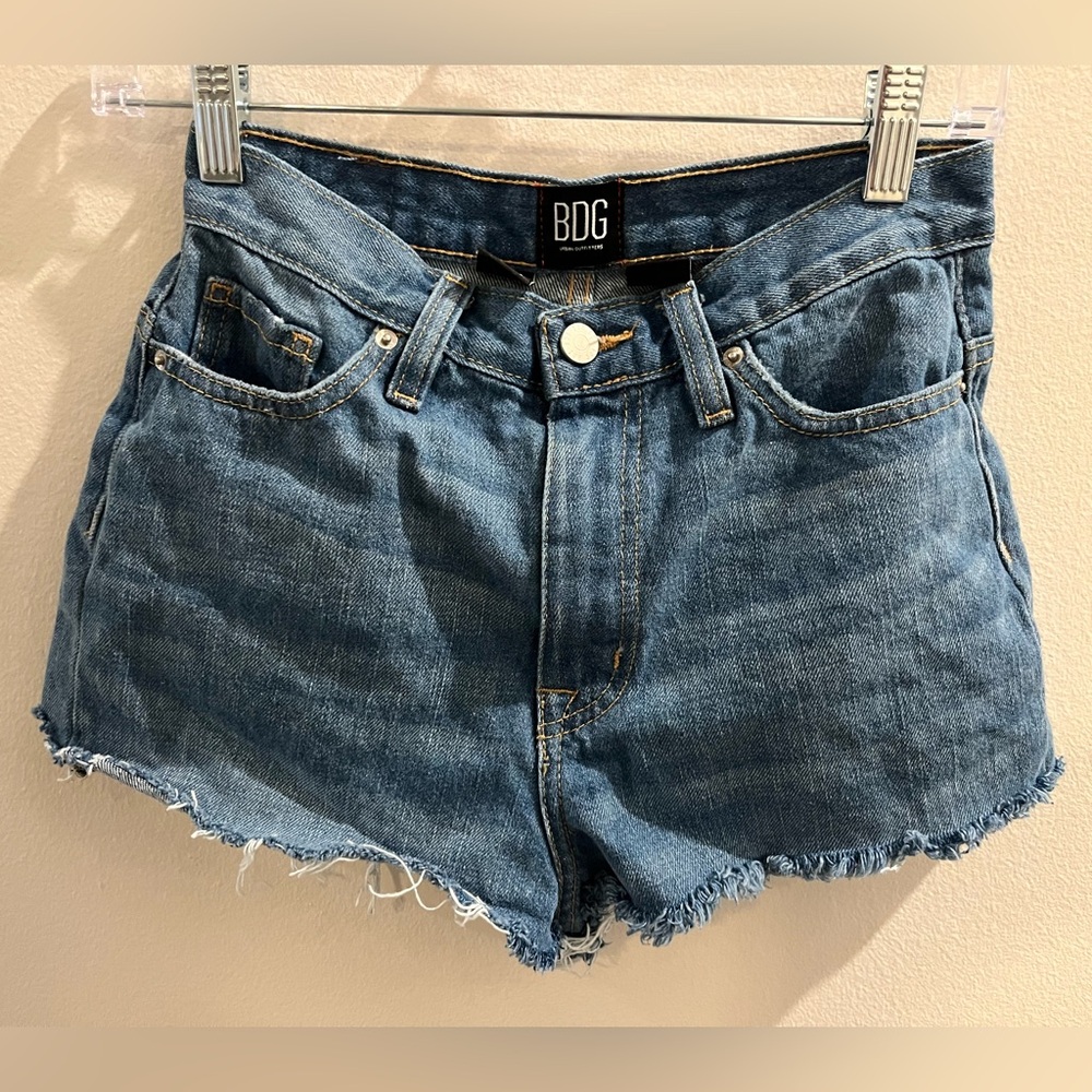 💕 BDG Urban Outfitters Mom High Rise Cutoff Shorts - Size 25 sku#119
